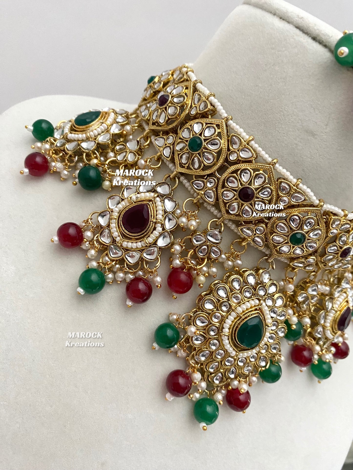 Karina Kundan Statement Choker Set
