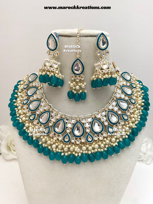 Aarvi Kundan Necklace set