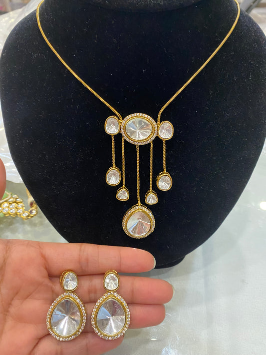 Tyani inspired Premium Quality Kundan pendant style Necklace set