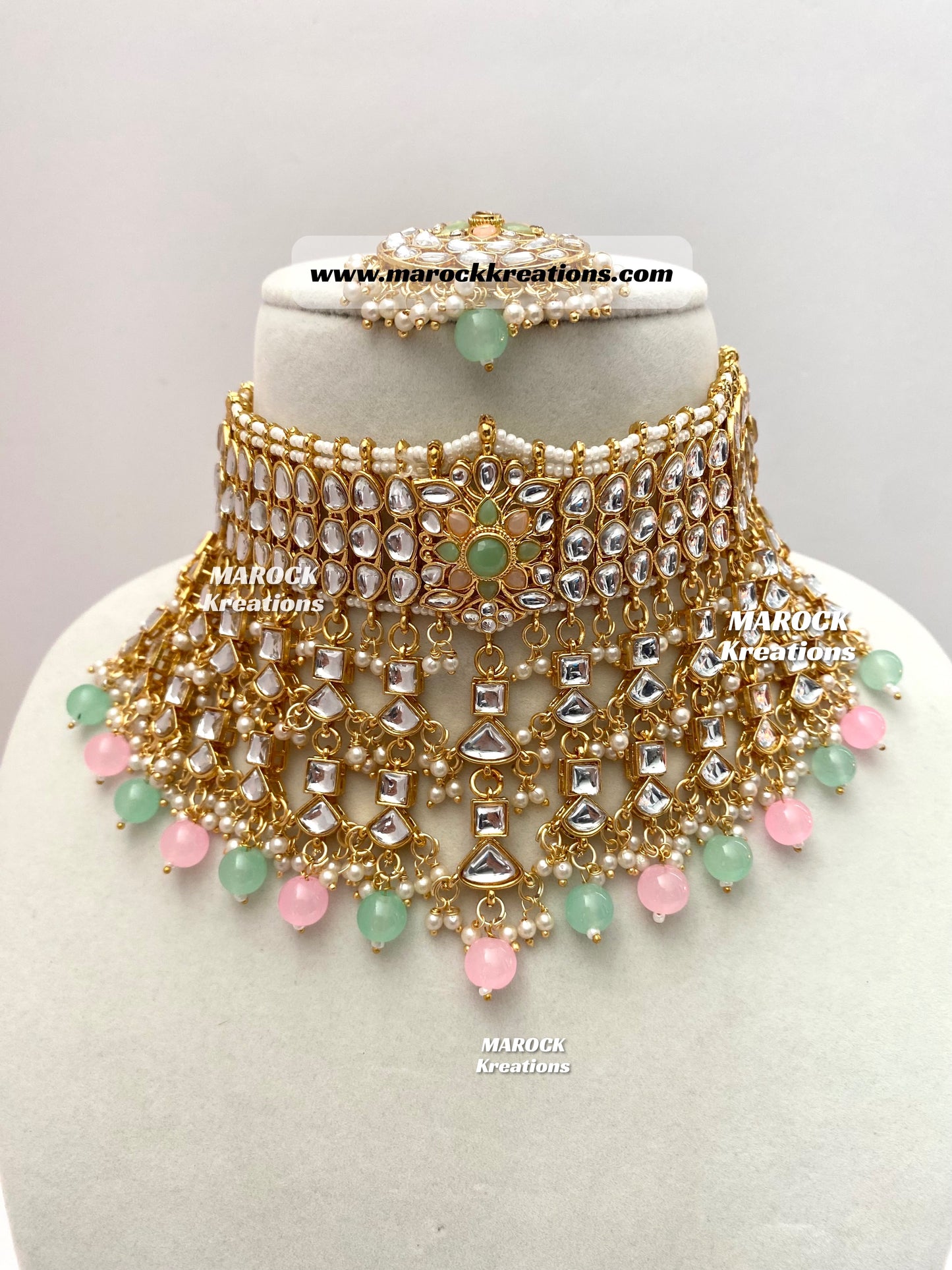 Kundan Choker set comes with Earrings and tikka