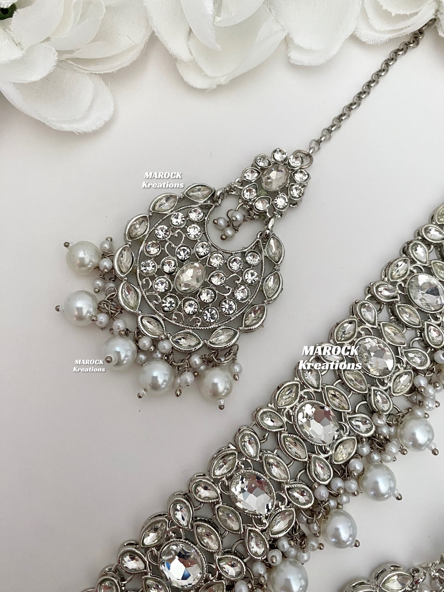 Kashish Silver stone choker set