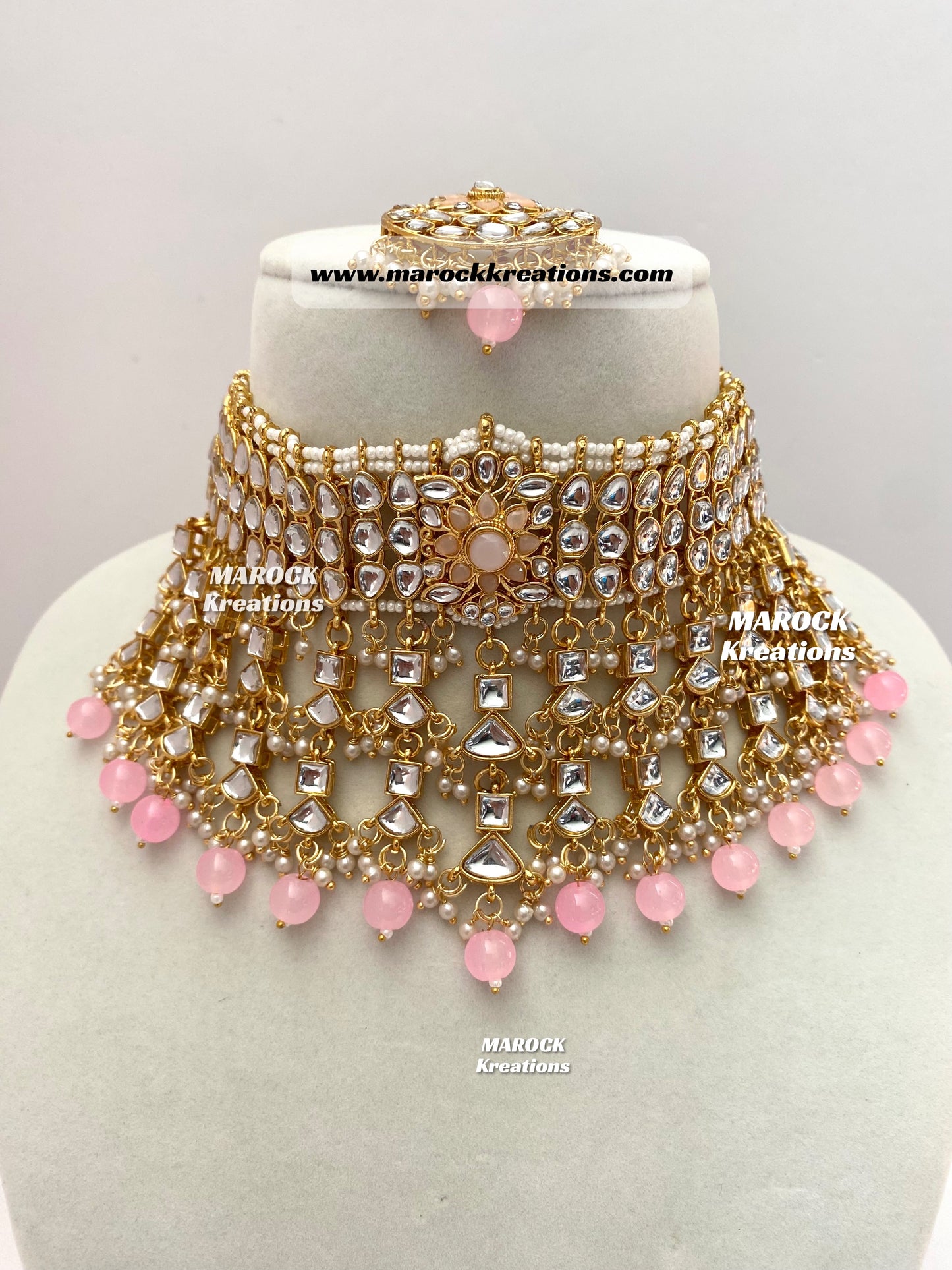 Kundan Choker set comes with Earrings and tikka