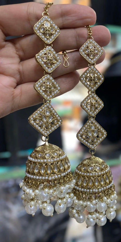Kundan Jhumki Earrings comes with Saharey