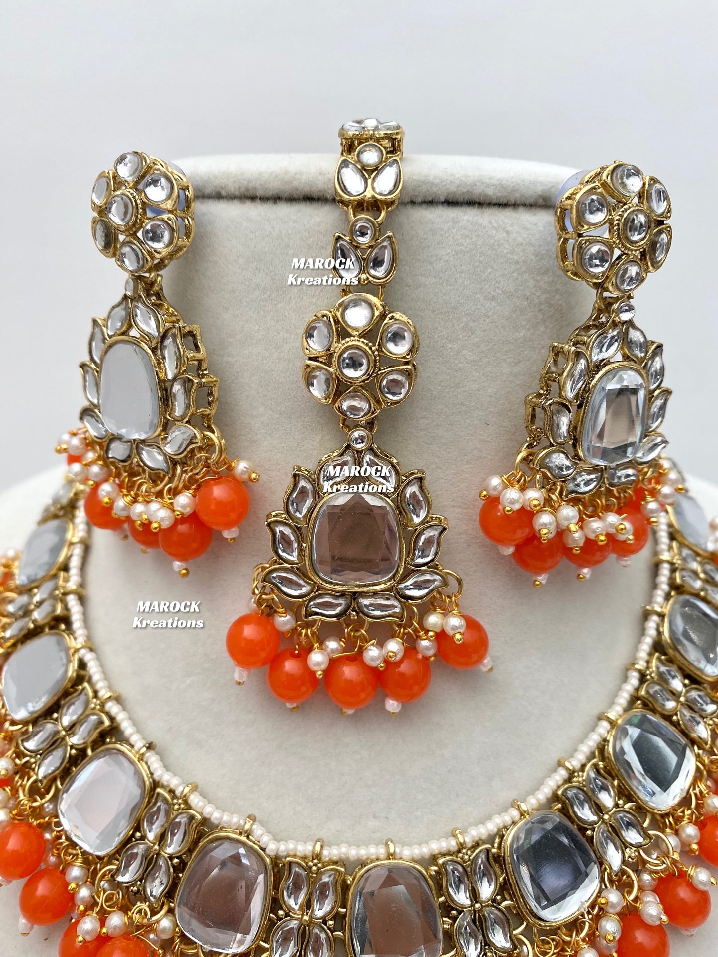 Avleen Kundan Necklace set