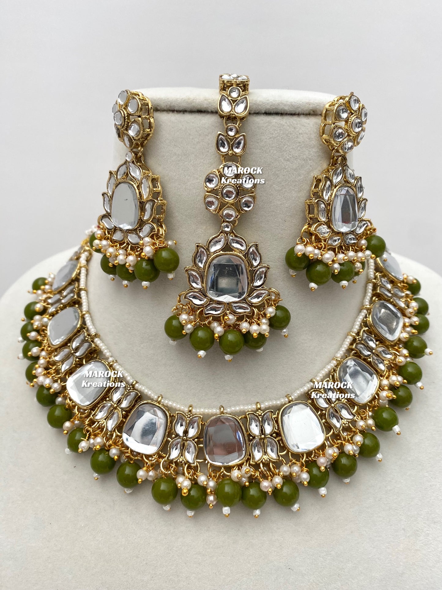 Avleen Kundan Necklace set