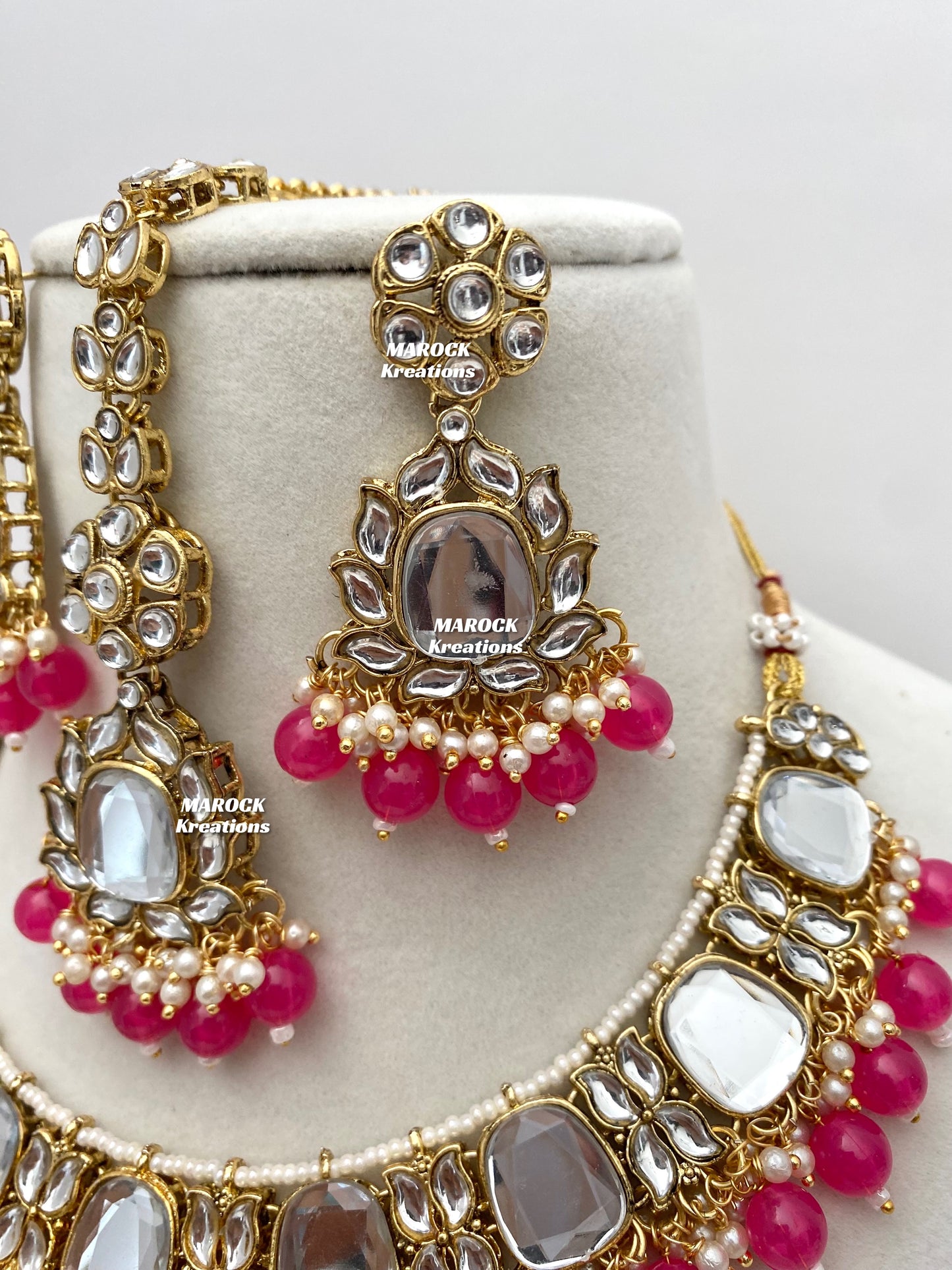 Avleen Kundan Necklace set