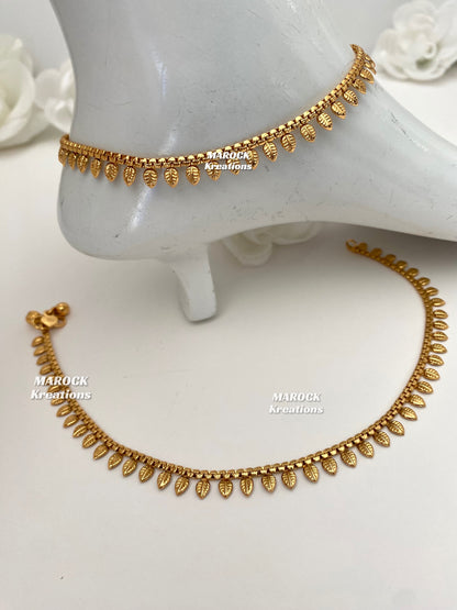 Gold plated Anklets/Payal/Jhanjhran (come in a pair)