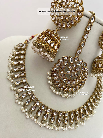 Kundan Necklace set comes with Jhumki Earrings and Tikka