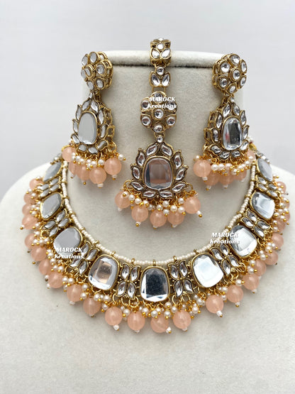 Avleen Kundan Necklace set