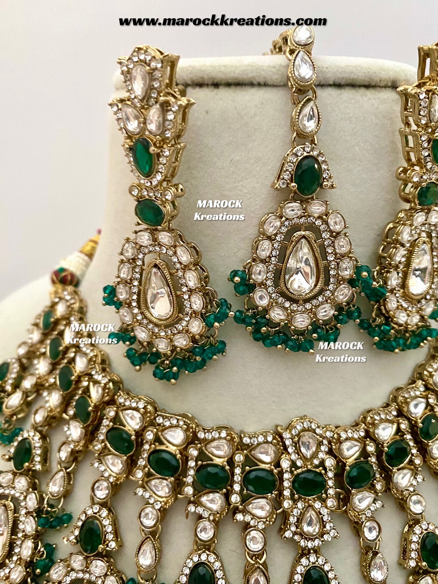 Sareena Kundan choker cum statement Necklace set