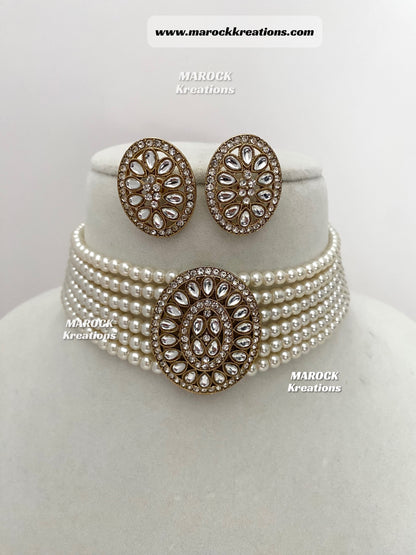 Bollywood style Kundan Choker set comes with studs