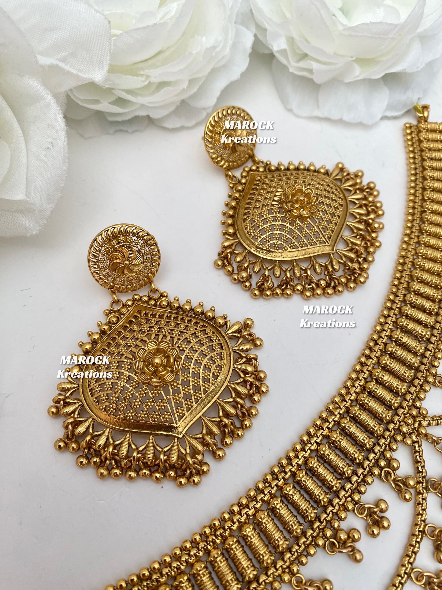 Vanshika Premium Quality Gold plated statement choker set