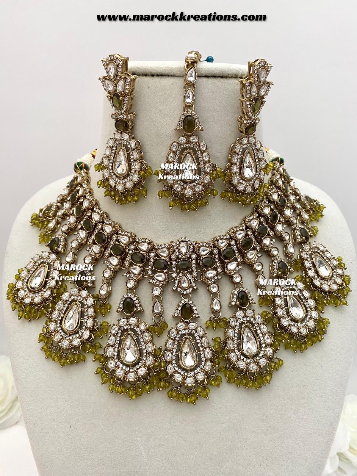 Sareena Kundan choker cum statement Necklace set