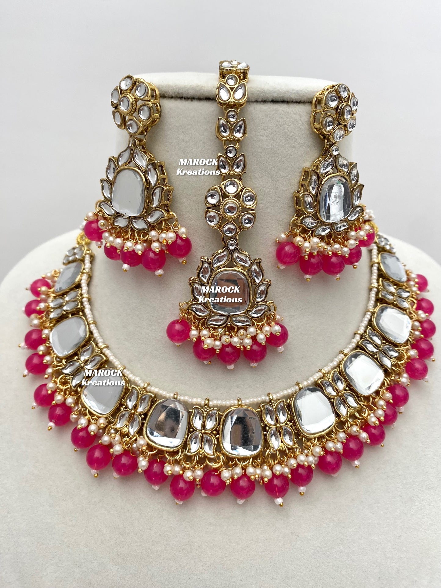 Avleen Kundan Necklace set