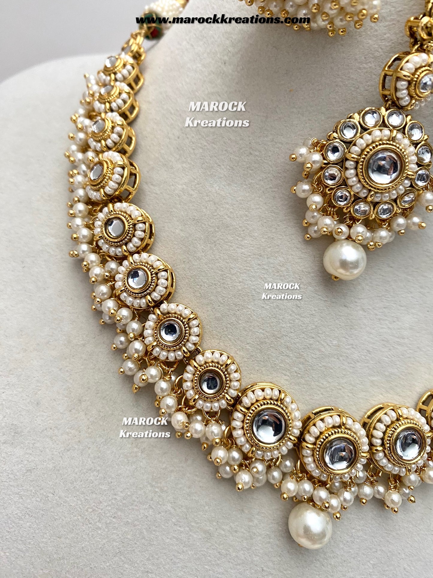 Akshi Premium Quality Kundan Single line Necklace set