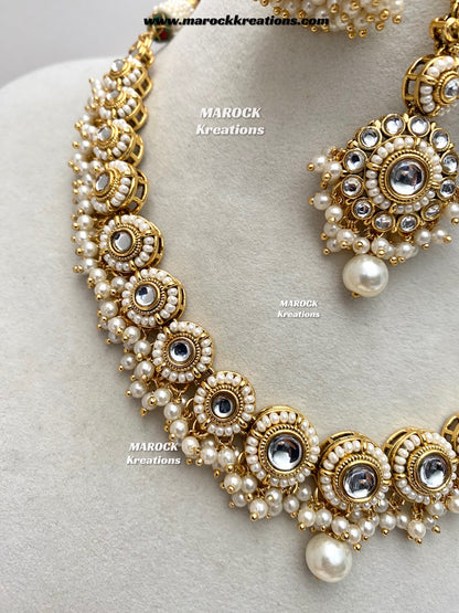 Akshi Premium Quality Kundan Single line Necklace set