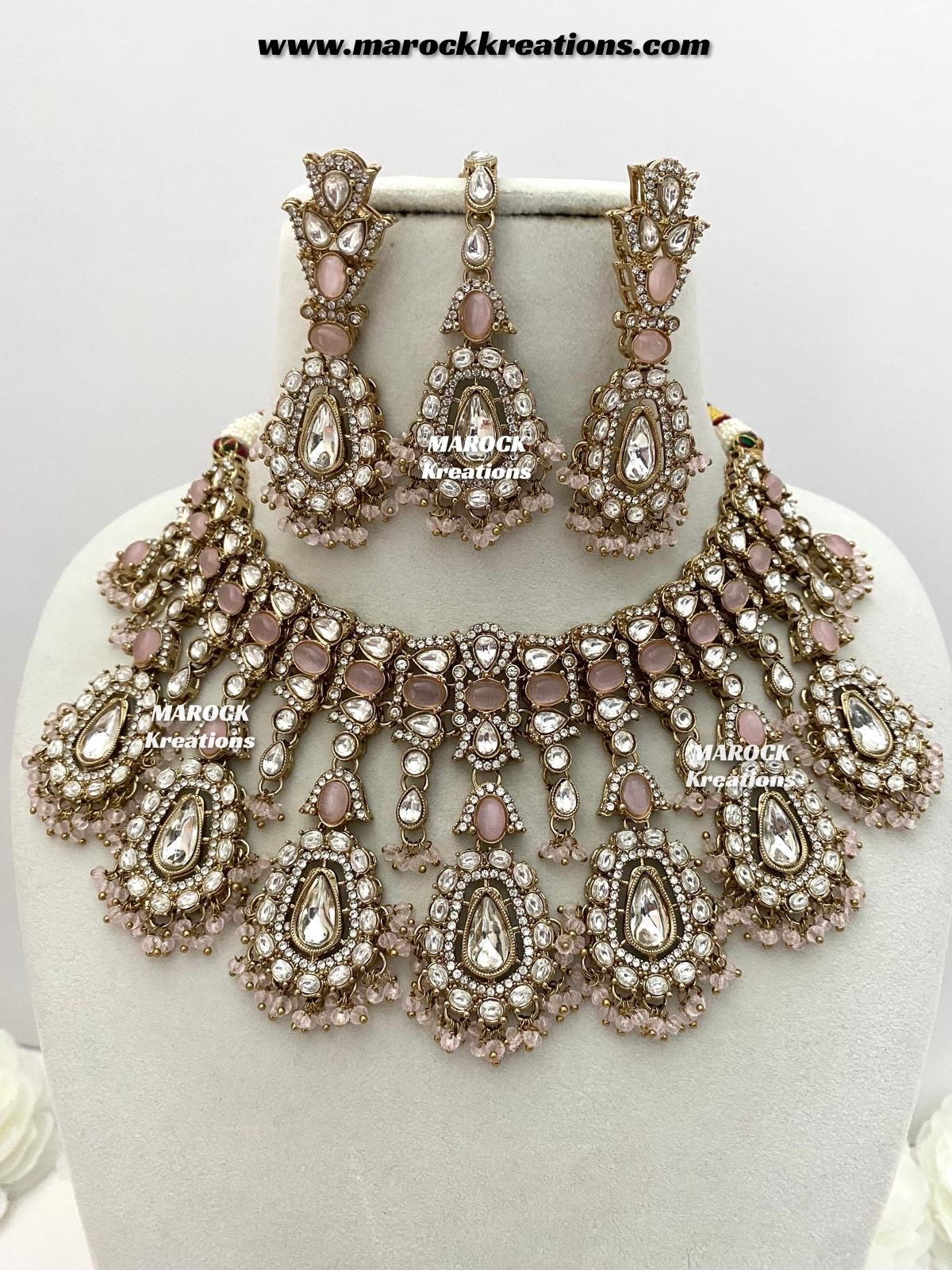 Sareena Kundan choker cum statement Necklace set