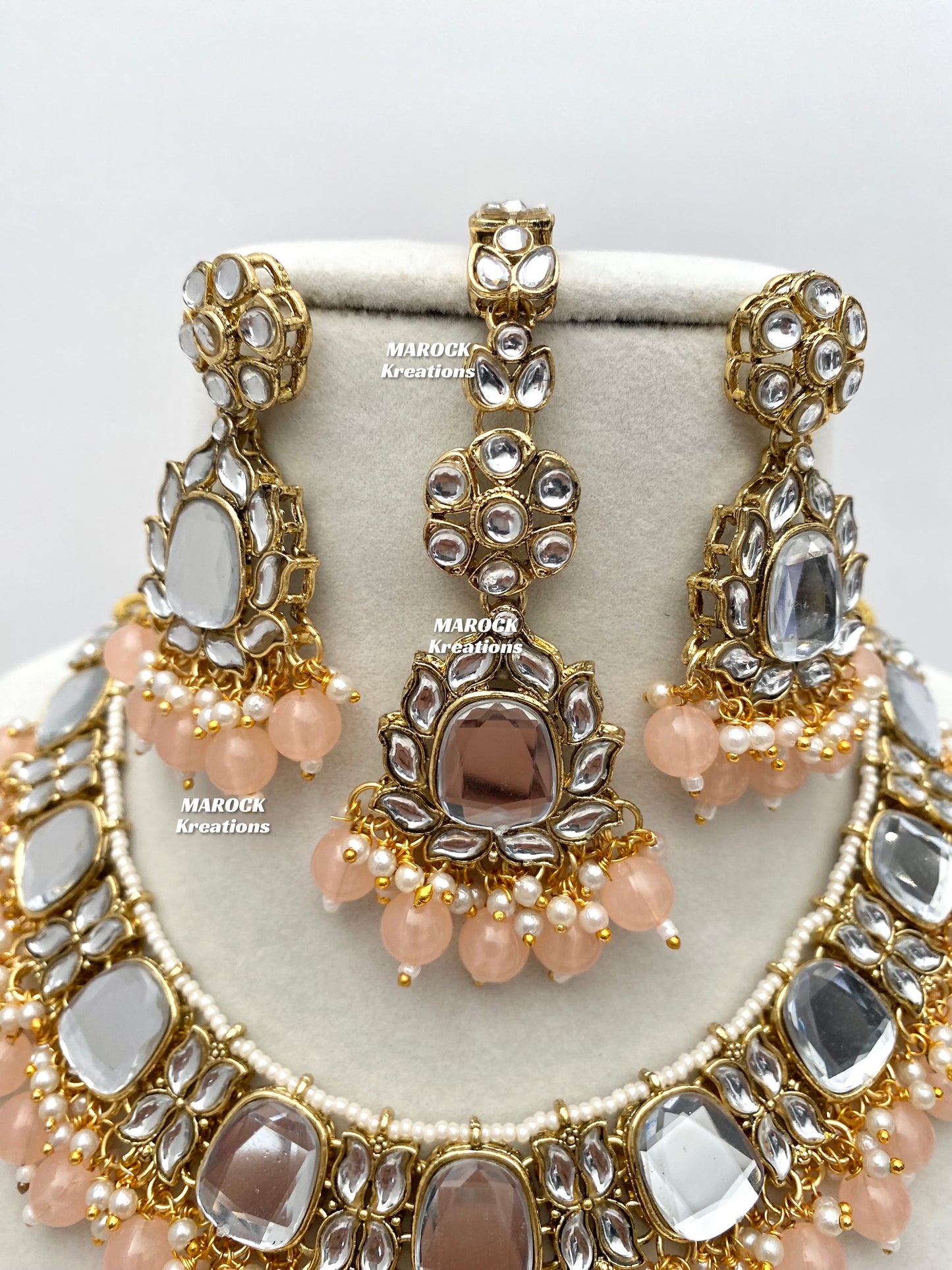 Avleen Kundan Necklace set