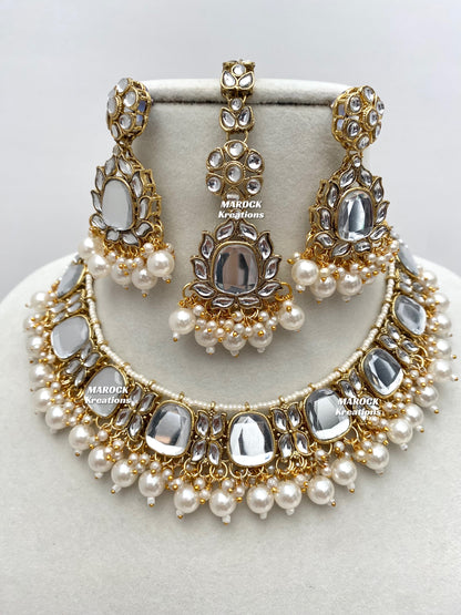 Avleen Kundan Necklace set