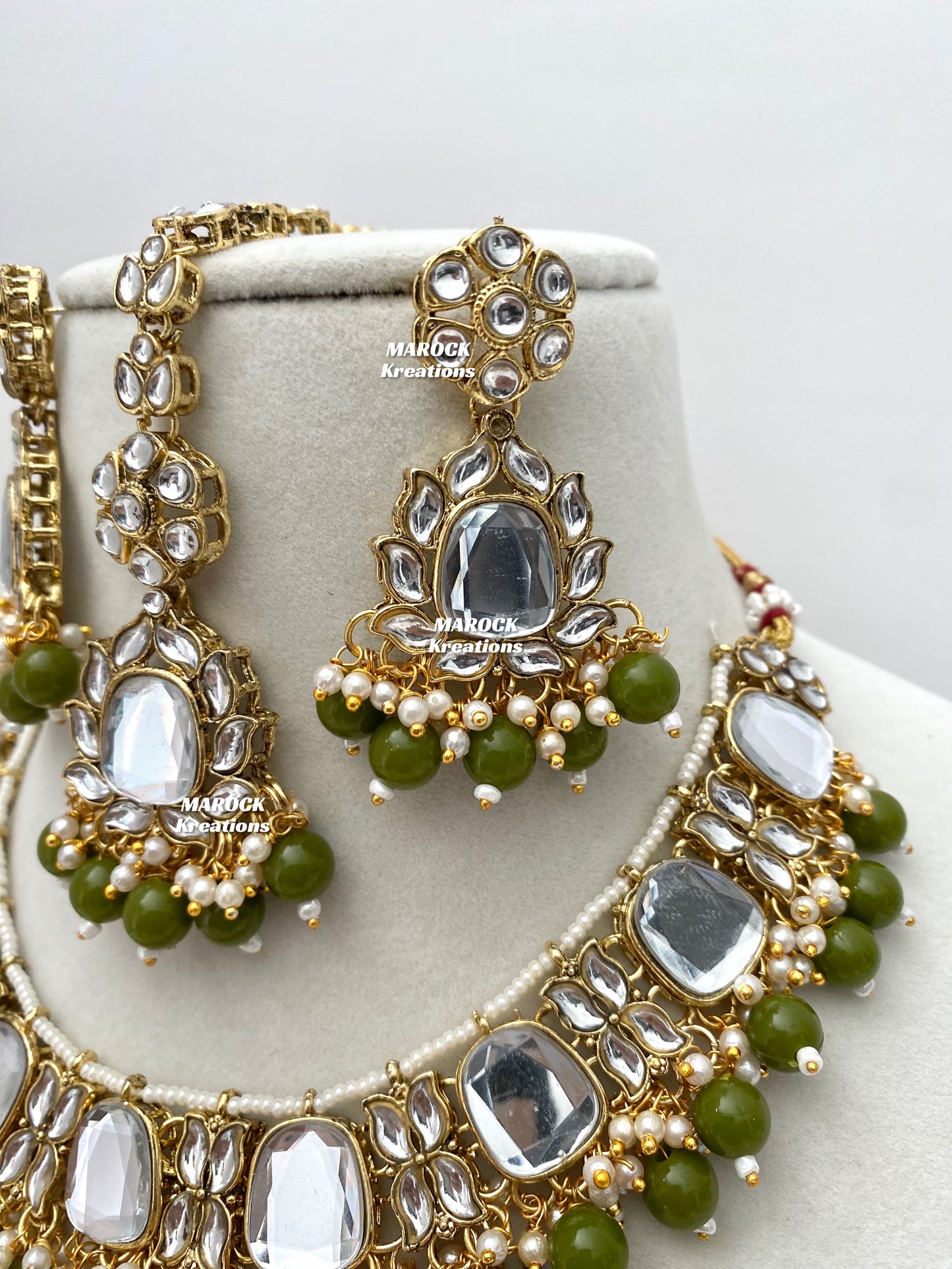 Avleen Kundan Necklace set