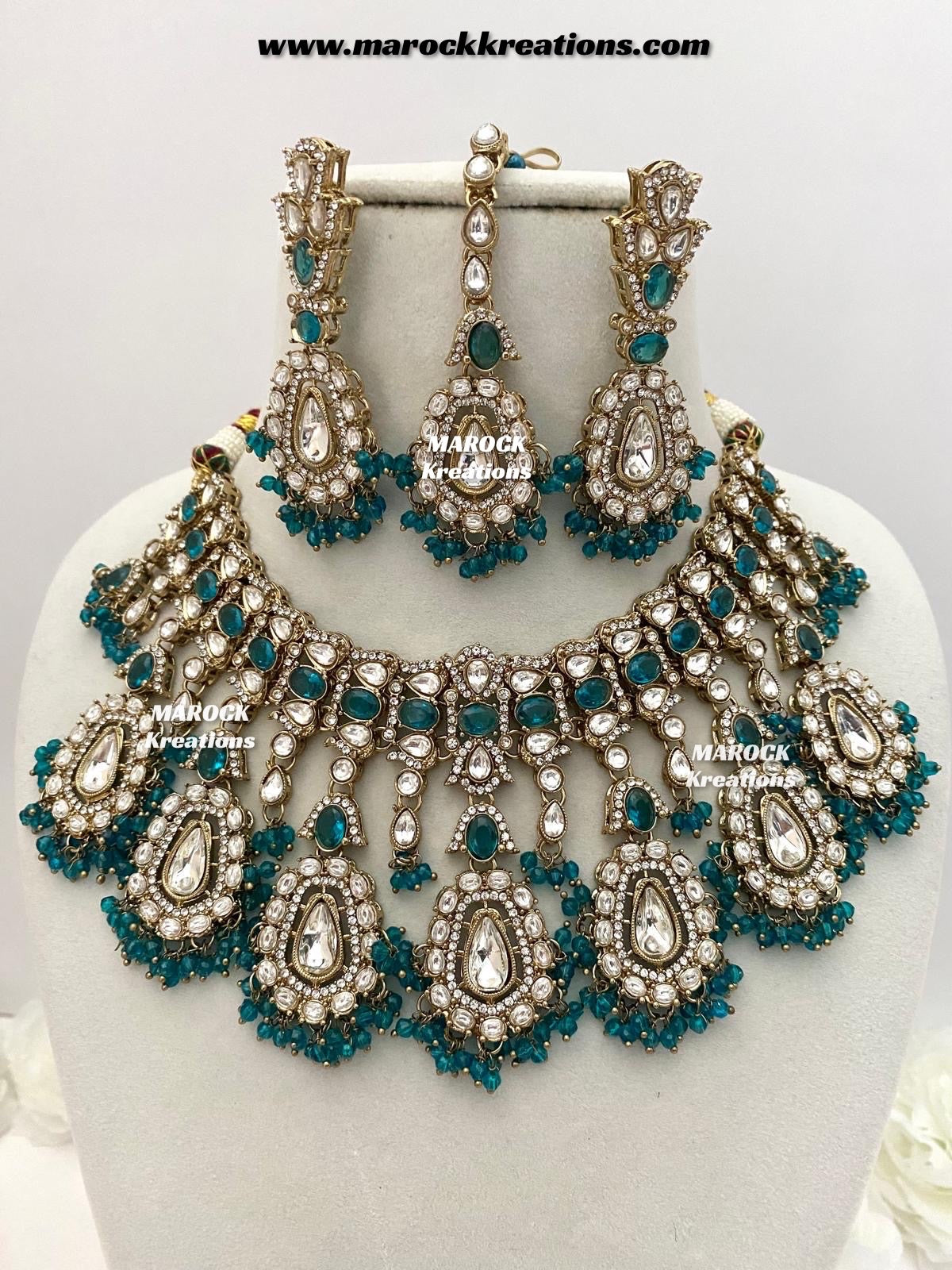 Sareena Kundan choker cum statement Necklace set