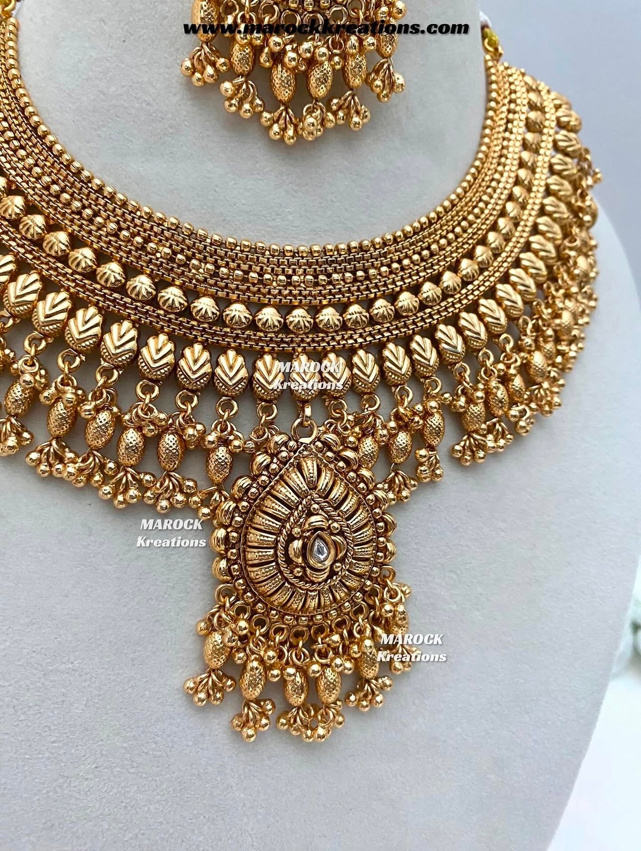 Aarti Premium Quality Gold plated necklace set comes with Passa/Jhoomer