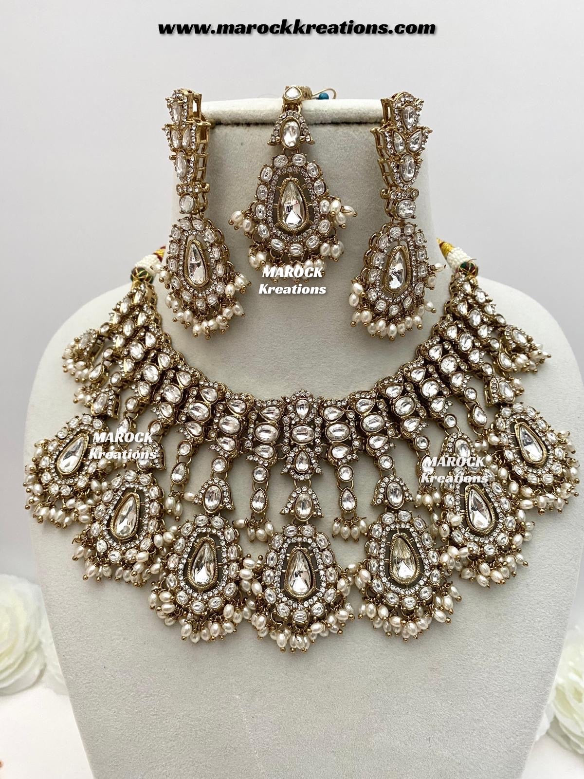 Sareena Kundan choker cum statement Necklace set