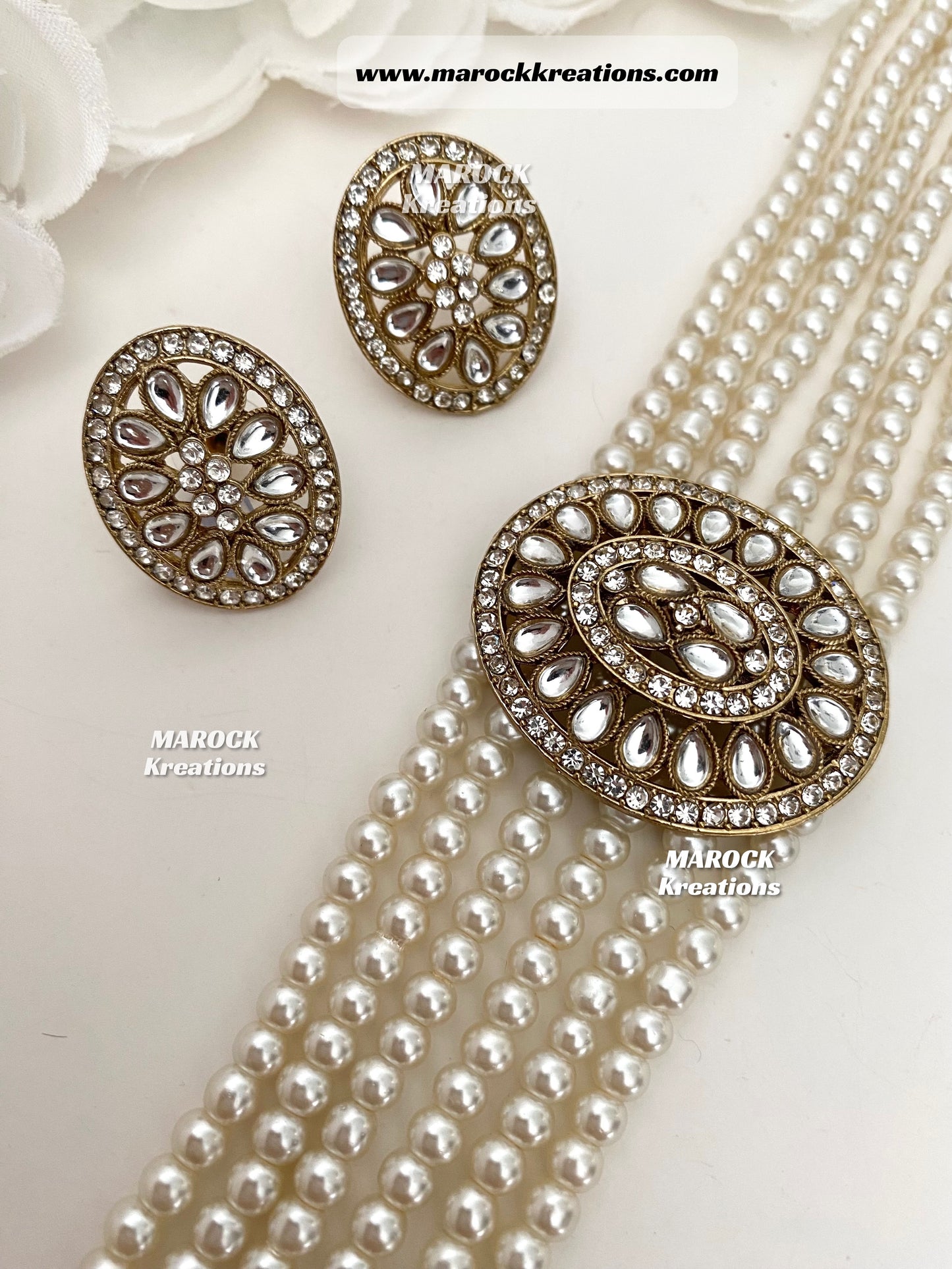 Bollywood style Kundan Choker set comes with studs