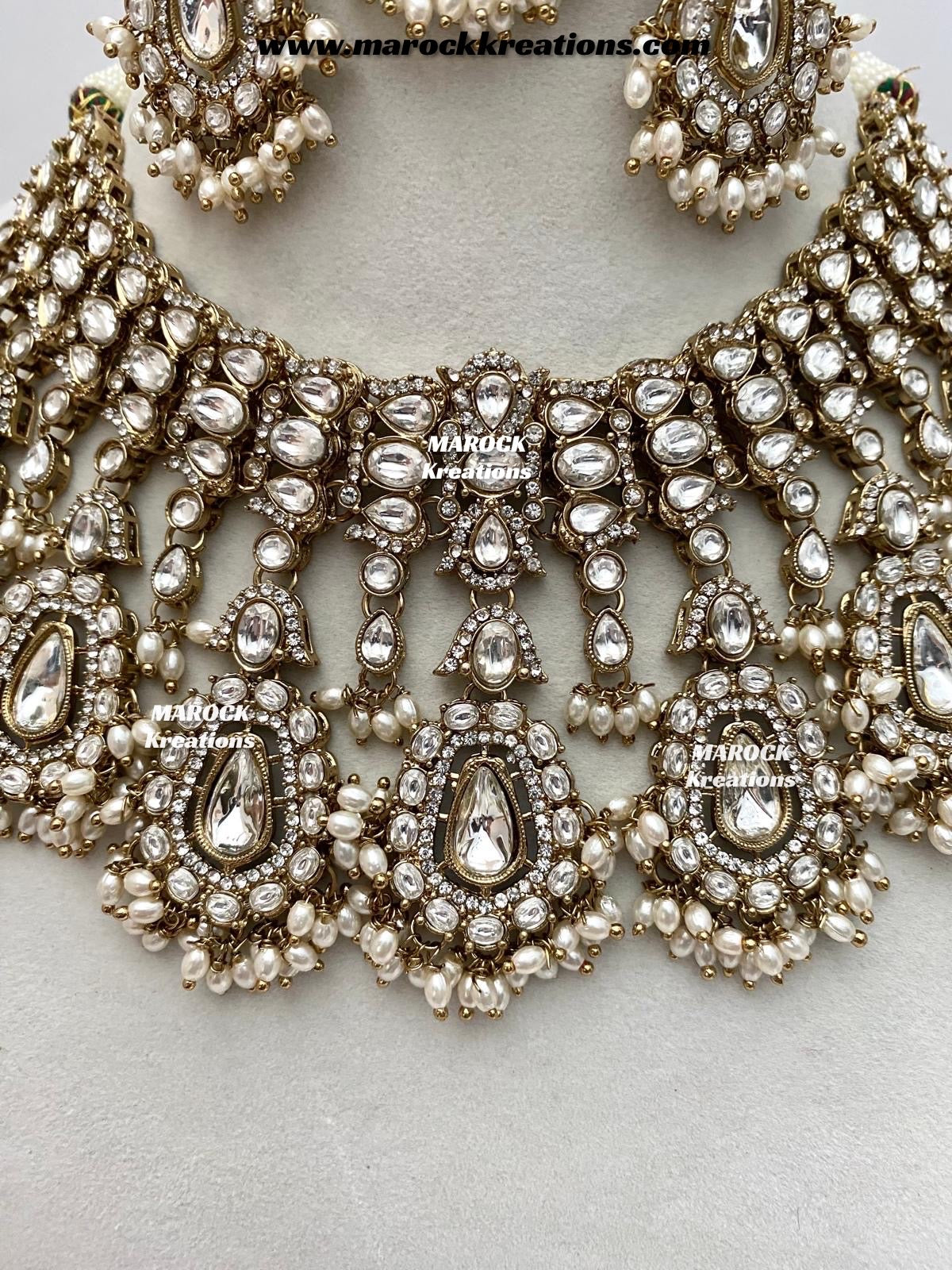 Sareena Kundan choker cum statement Necklace set