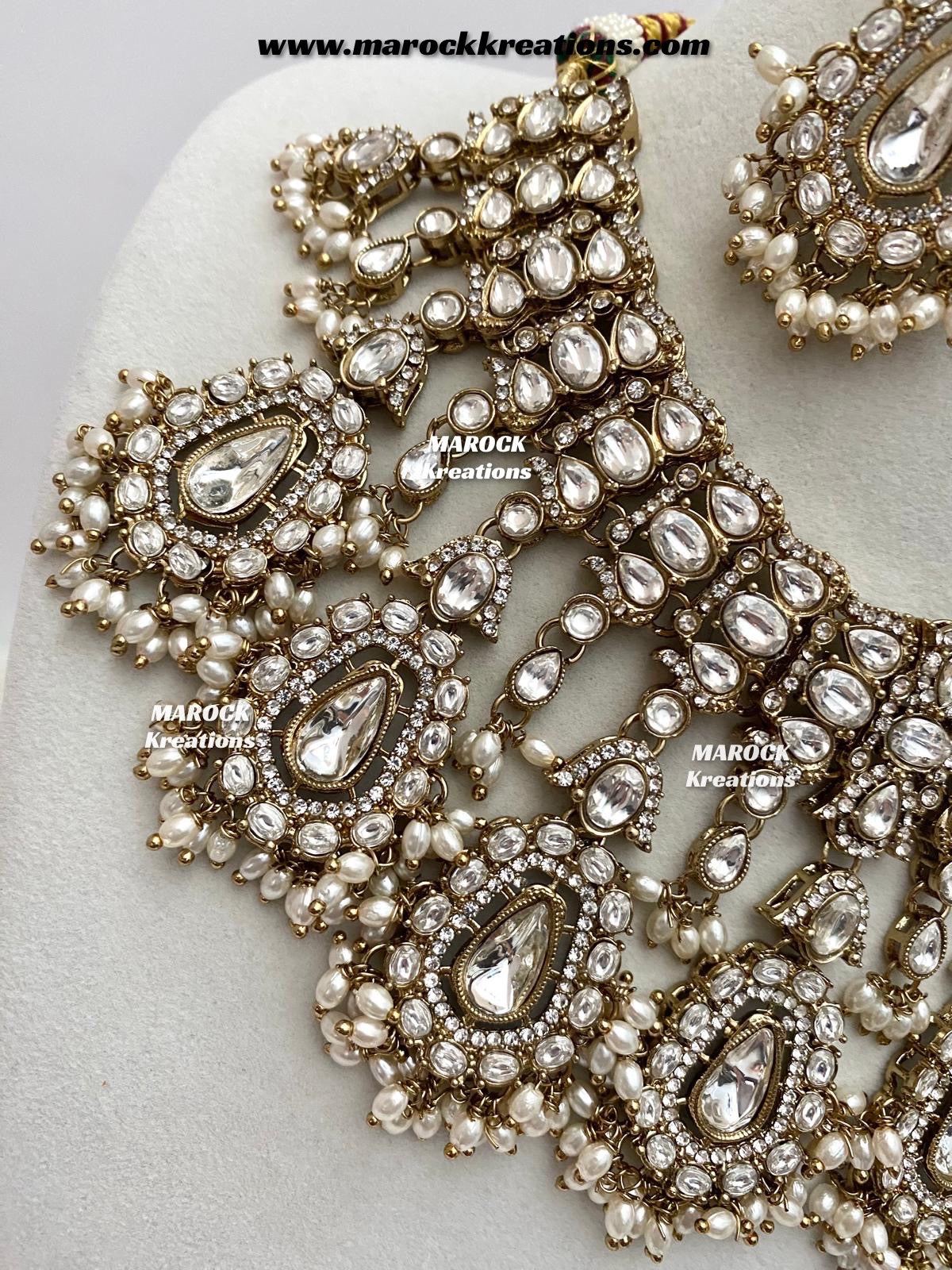 Sareena Kundan choker cum statement Necklace set