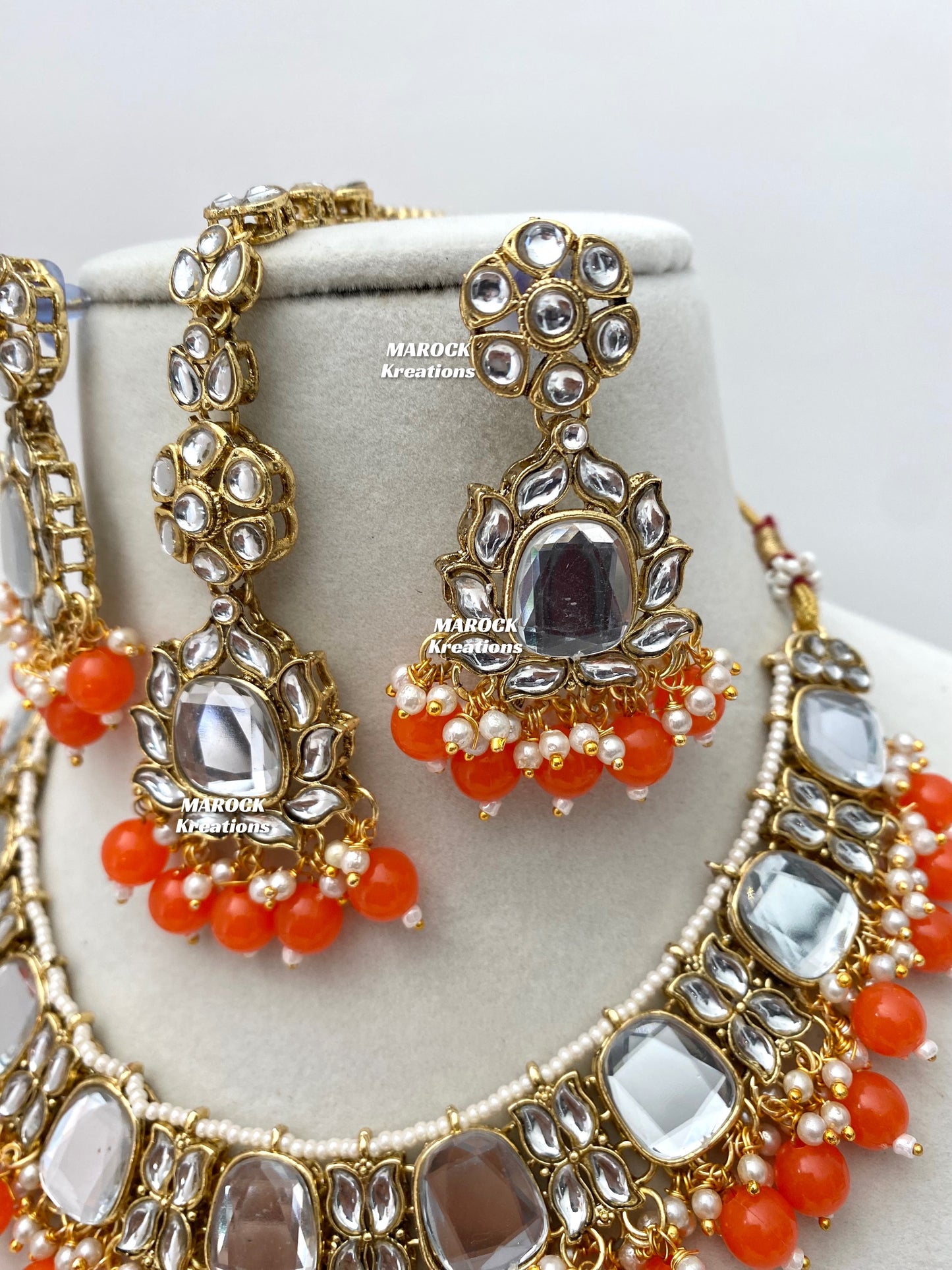 Avleen Kundan Necklace set