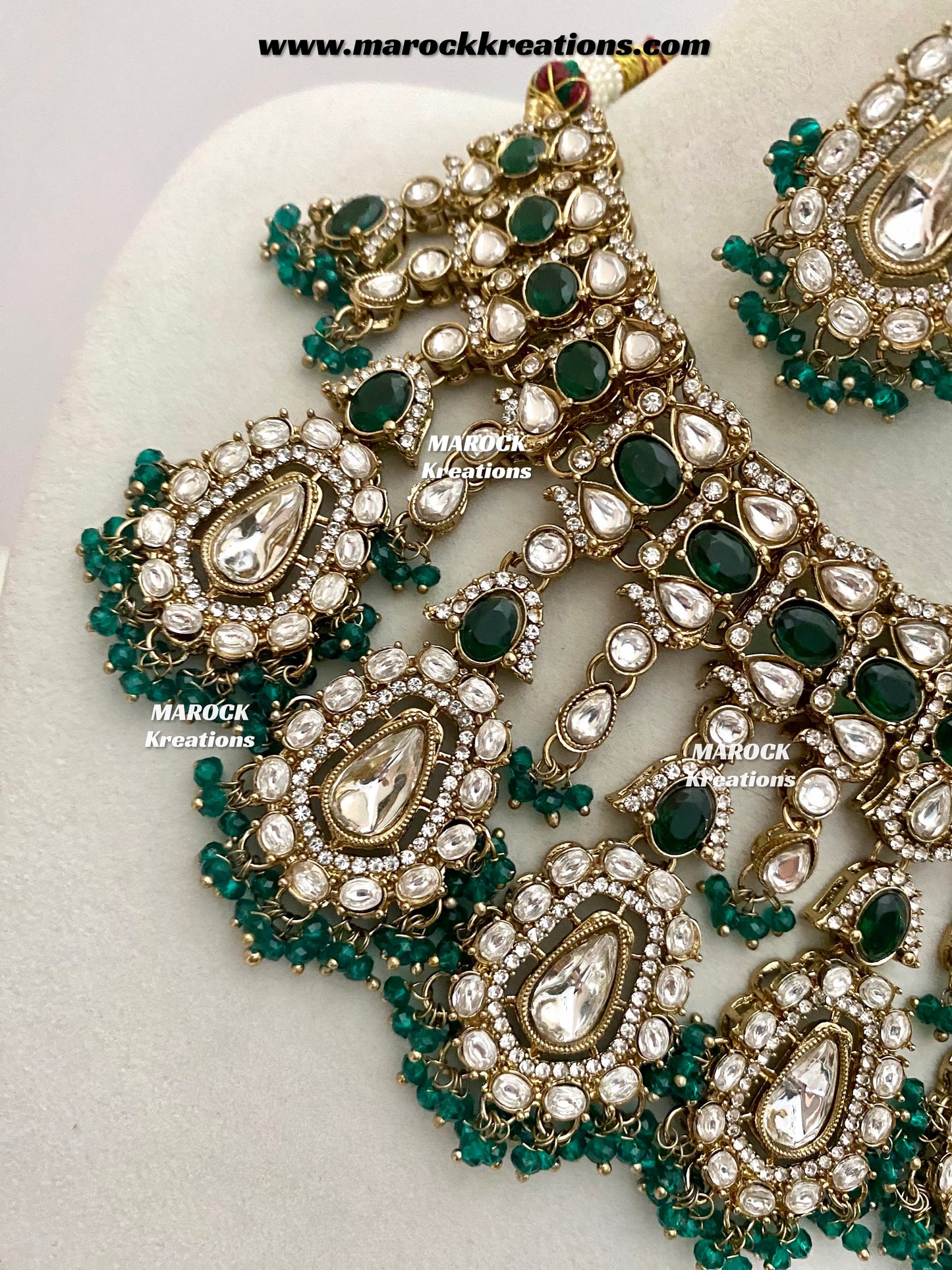 Sareena Kundan choker cum statement Necklace set