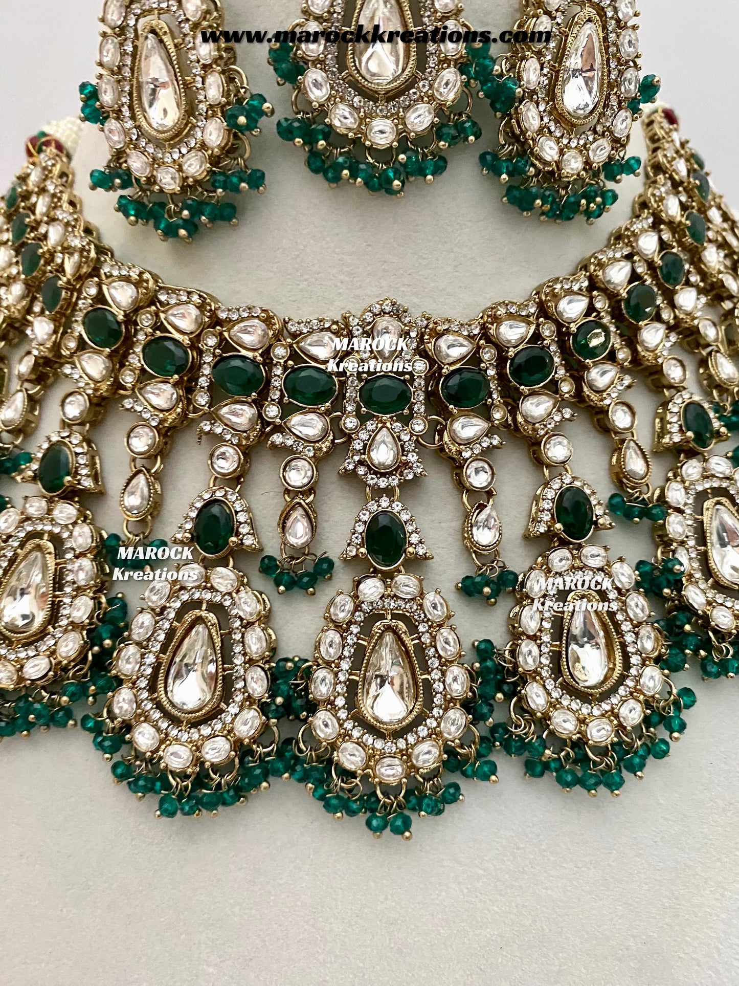 Sareena Kundan choker cum statement Necklace set