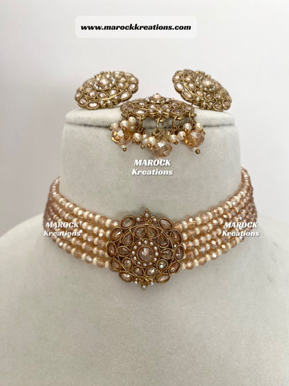 Antique Polki Choker set comes with studs and tikka